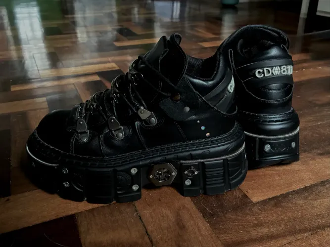 BOTA COTURNO ESTILO NEW ROCK TAM 38