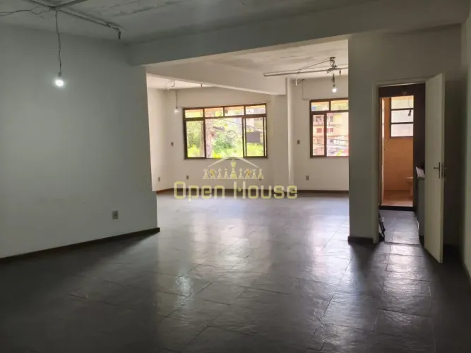 Loja e Sala Comercial à Venda no Centro de Barra Mansa/RJ / A poucos metros da UBM Excele