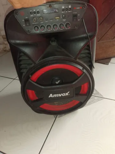 Caixa de som Bluetooth pega funciona fora da tomada 