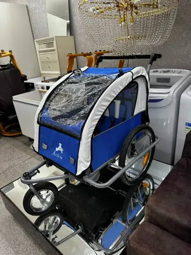 Carrinho para crianças com freio, suporte de bicicleta e cintos de segurança. Seminovo !