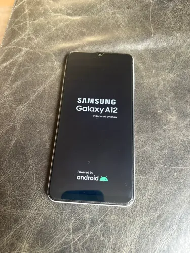 Samsung galaxy A12 em ótimo estado sem defeito algum