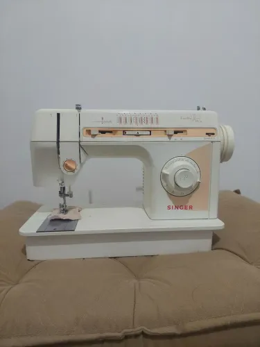 Máquina de costura Singer Facilita Plus