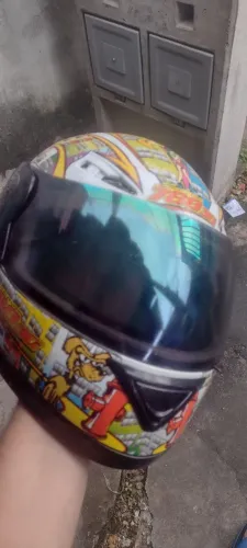 Vendo capacete de moto excelente estado