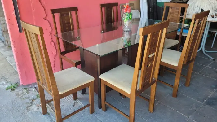 Mesa com 6 cadeiras