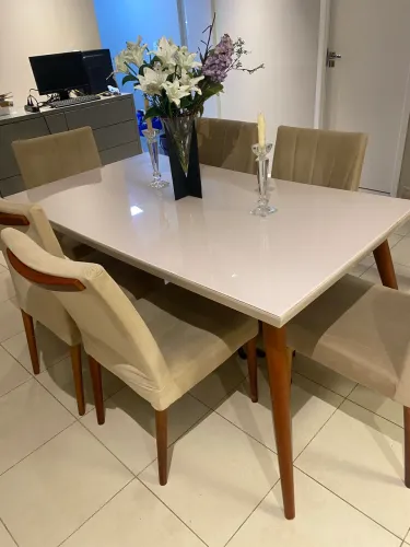 Vende-se Mesa com 6 cadeiras