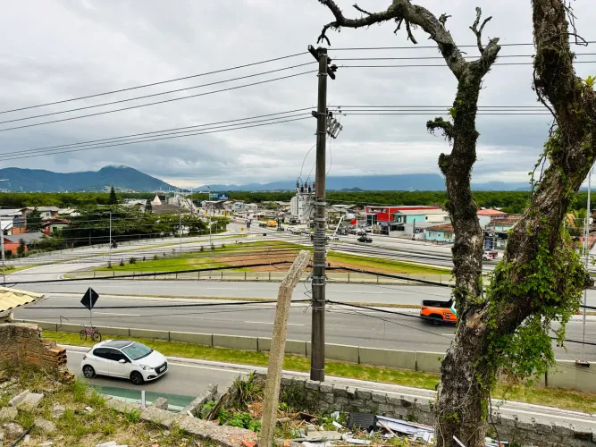 LOCAÇÃO: Excelente terreno comercial na SC 405, próximo ao Brasil Atacadista.
