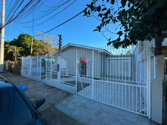 Casa à Venda com 4 Dormitórios sendo 1 Suíte em Niterói, Canoas REF: 5560