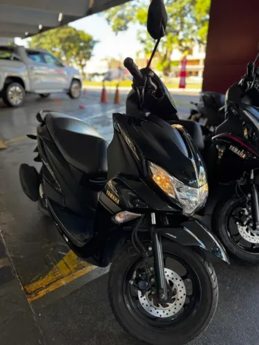 ? Yamaha Fluo Seminova