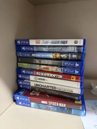 Combo de 11 Jogos de PS4 - God of war, Resident Evil 2, Spider man, Red Dead 2