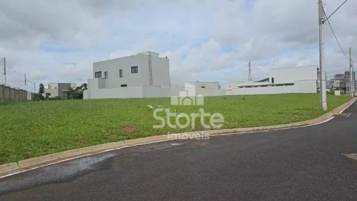 Terreno à venda, 450m² por R$ 787.500 - Condomínio Golden Village - Jardim Sul - Uberlândi