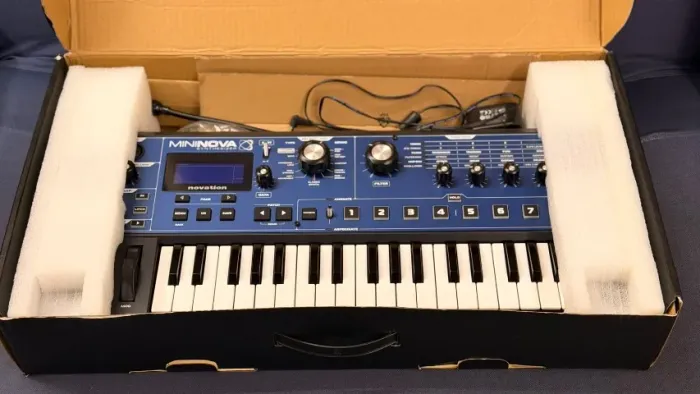 Novation Míninova na caixa!