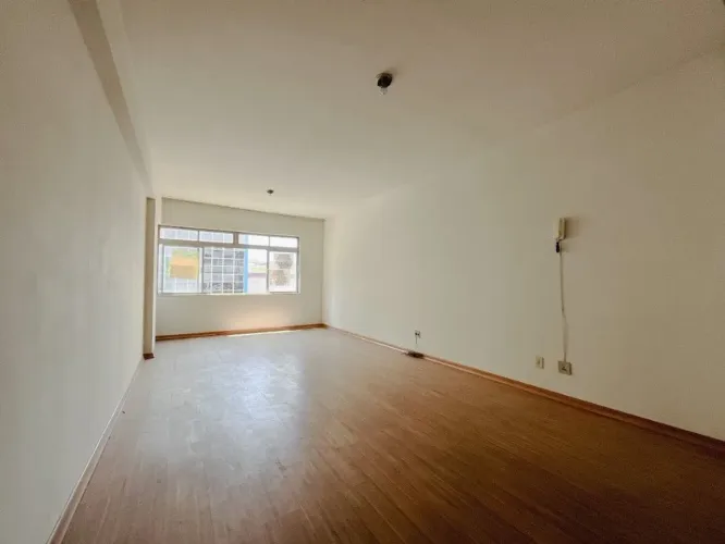 Kitnet com 1 quarto, 36 m² - venda por R$ 160.000 ou aluguel por R$ 700/mês - Centro - Jui