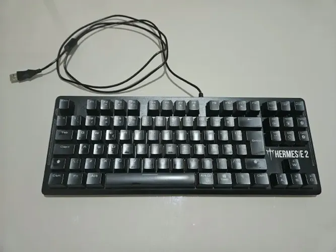 Teclado Mecânico Hermes E2 Led Branco Switch Brown ABNT2