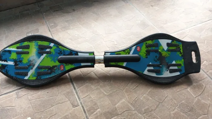 Waveboard em ótimo estado,apenas sem rodas