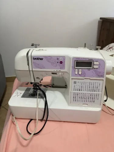 Máquina de costura e patchwork Brother
