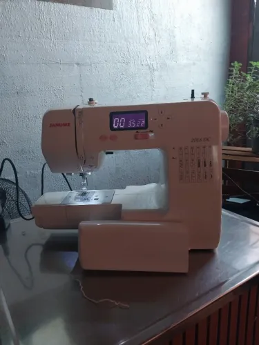 Maquina de costura Janome 2018 DC