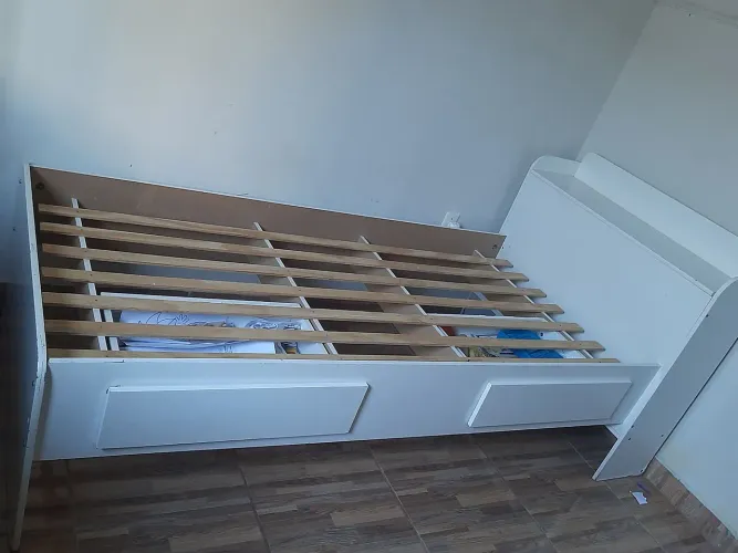 Cama solteiro com 2 gavetas e baú 