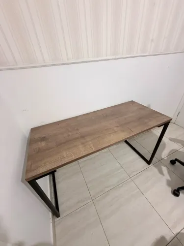 Mesa de escritório estilo industrial