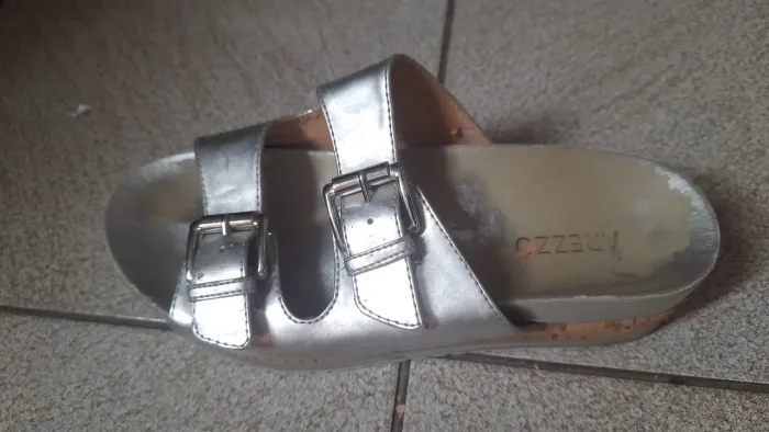 Linda Sandália prateada Orihlginal Arezzo número 36!!