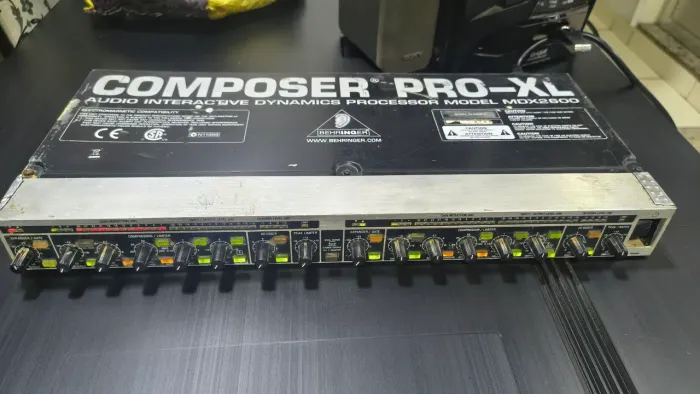 Processador Behringer mdx2600