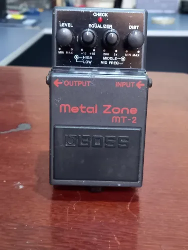 PEDAL BOSS METAL ZONE MT2
