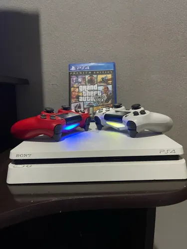 PlayStation 4 Slim branco