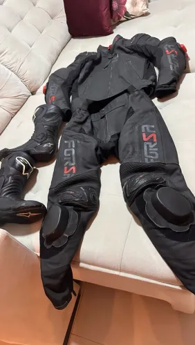 ? **KIT ESPORTIVO COMPLETO - FORZA + ALPINESTARS** Macacão + Bota