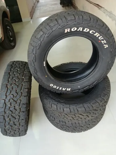 Vendo 4 pneus novos Roadcruza 175/70-14 rodou apenas 200 km