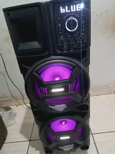 Caixa de som 1.300 volts