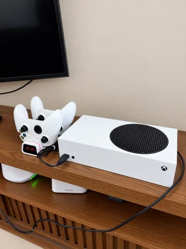 Xbox Séries S c/ 2 Controles, Base Carregadora e Fone