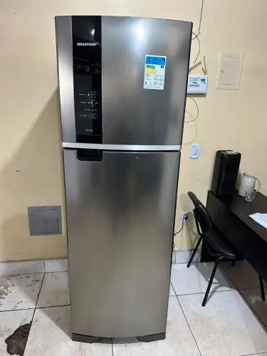 Brastemp frost free inox semi nova 400 litros<br>400 litros <br>Valor 1999 reais