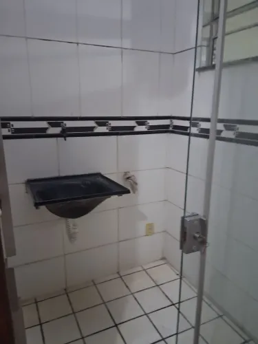 Kitnet no centro de Itapuã, próximo da praia, mercado, bancos .RS 690.00 mensal