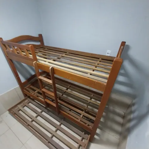 Beliche de Madeira com Cama Auxiliar