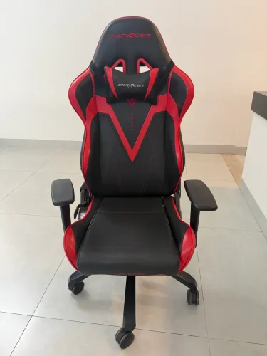 Cadeira Gamer DXRacer Valkyrie - Preta e Vermelha