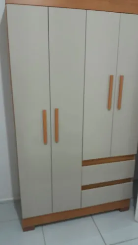 ROUPEIRO 4 PORTAS E 2 GAVETAS