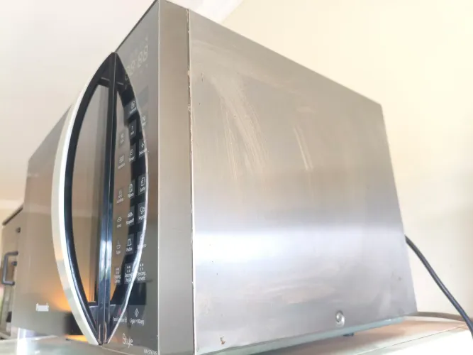 Micro ondas Panasonic em inox 32 LT. excelente estado