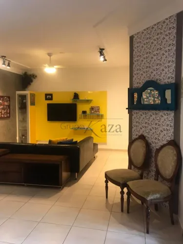Casa Padrão em Jacareí