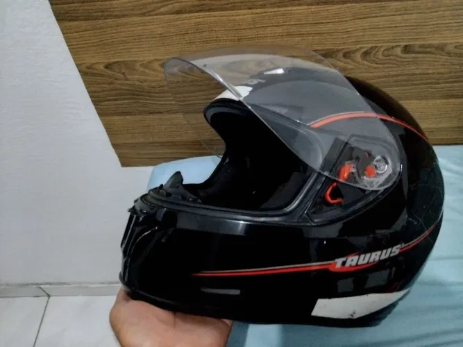 Capacete taurus