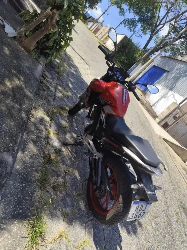 Vende-se essa linda moto para quem gosta de uma moto confiável, ágil e completa 