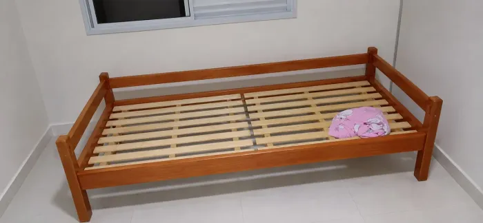 Cama de solteiro madeira maciça