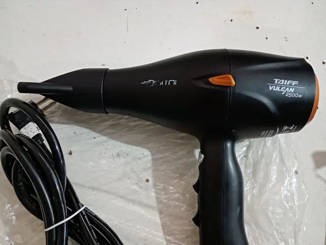 Vendo secador de cabelo profissional Taiff Vulcan 2500 em excelente estado super leve 127v