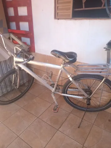 Uma bicicleta em bom estado vendo 250