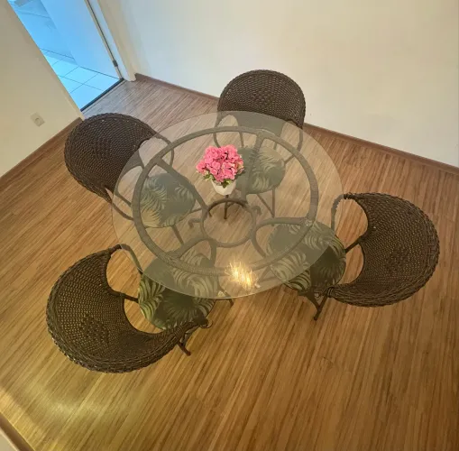 Conjunto Mesa de jantar+4cadeiras (sala ou área externa) 