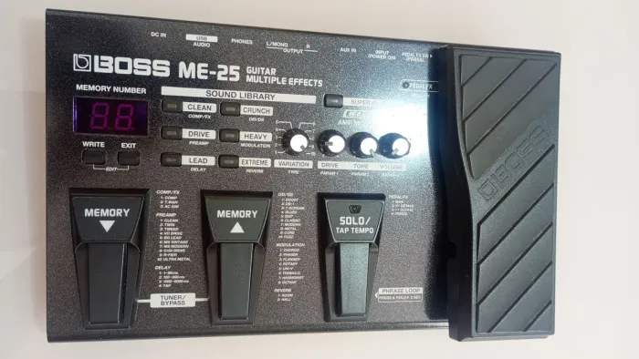 Pedaleira Boss ME-25