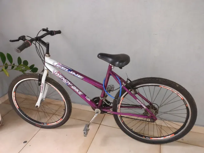 Vendo uma bicicleta aro/26 semi nova. Não entrego, Retirar no local