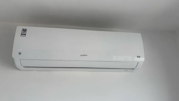 Ar-condicionado Britânia Inverter 18.000 BTUs 220V - Excelente estado