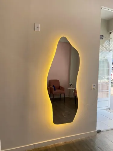 Espelho organico com led por trás