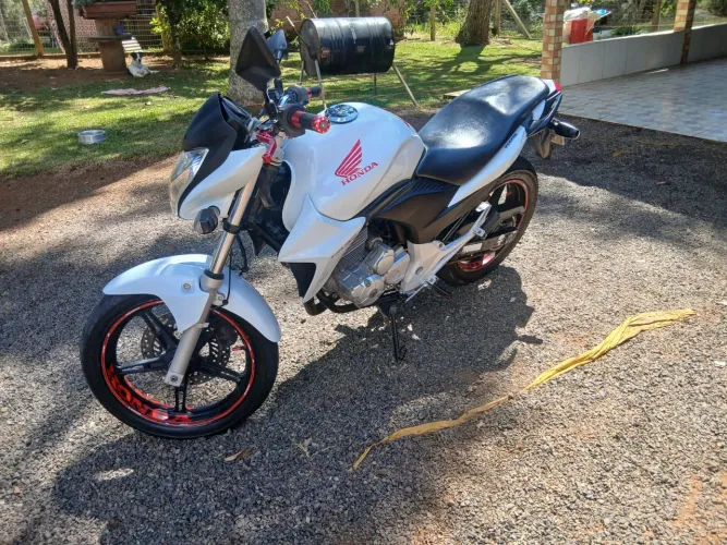 Vendo cb300 moto impecavel