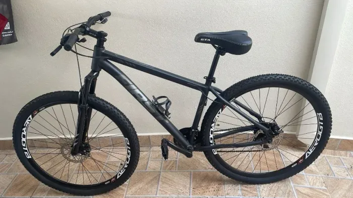 Bicicleta First aro 29 Freio à disco.