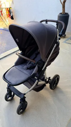 Carrinho de bebê com kit completo